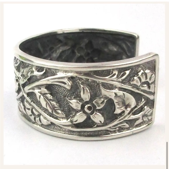 Silpada Vintage Repousse Floral
Sterling Silver Oxidized Floral Cuff Bracelet - Picture 7 of 8